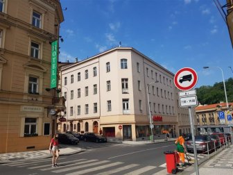 Zařízený byt 2+kk v cihlovém pavlačovém domě na Žižkově,Praha 3