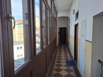 Zasklená domovní pavlač