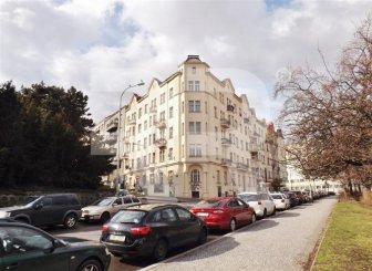 Pronájem bytu  1+1 s balkonem, 51 m2, náměstí Generála Kutlvašra, Praha 4 - Nusle