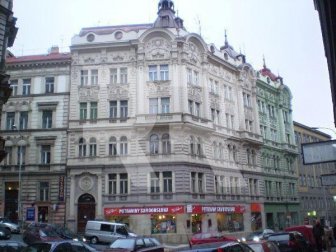 Pronájem nezařízeného bytu s balkonem 2+1, 70 m2, Orebitská, Praha 3 - Žižkov