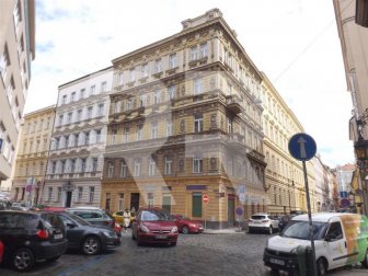 Pronájem nezařízeného bytu 2+1 s balkonem v centru, 74 m2, Opatovická, Praha 1 - Nové Město