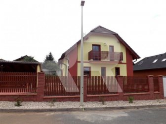 Pronájem novostavby dvougeneračního RD 5+2/2xB, Doubravčice, Praha - východ